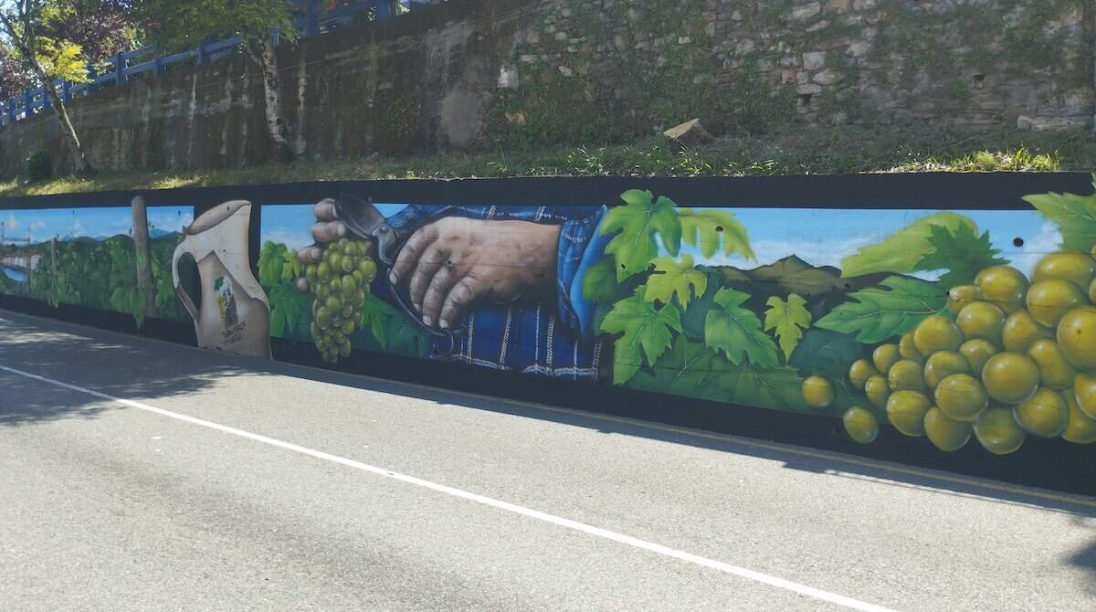 Portugaleteko mahastizaintzaren eta ardogintzaren historia mural artistiko berri batean eratu da